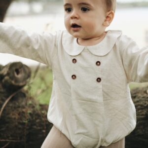 Pelele de bebé estilo clasico.